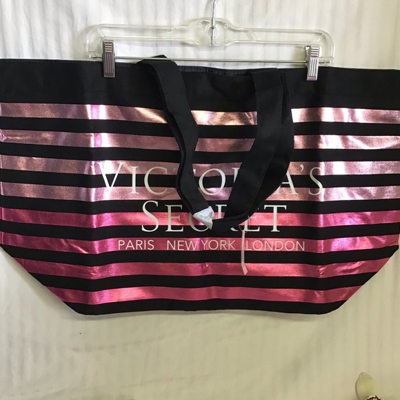 Victoria's Secret Handbags - Victoria Secret weekeder bag